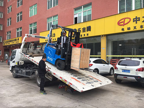 廈門電動叉車公司，銷售比亞迪電動叉車2.5噸一臺