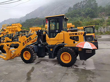 恭喜羅總喜提新車，山宇裝載機(jī)940走起，山宇重工，助您成功！